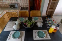 Cozy Lake View Apartment.