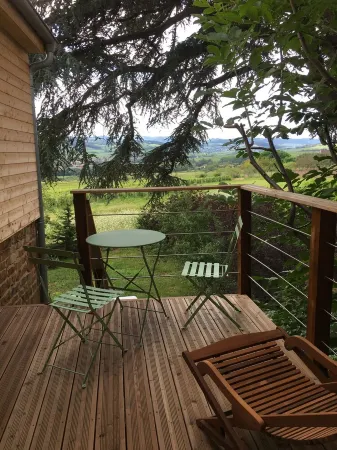 Charming T2 duplex amidst vineyards Pets welcome Отели в г. Шарне-ле-Макон