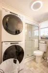 Gem by the water - Charming 2-bedroom house in fabulous Stamford with AC, WiFi
