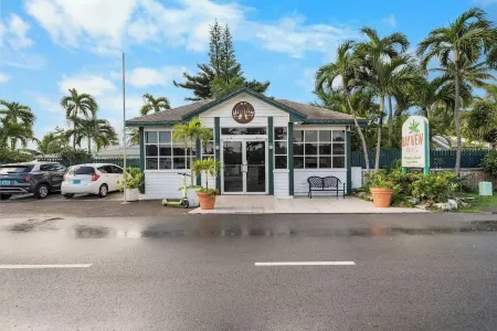 Bayview Paradise Palms 2-bedroom Condo