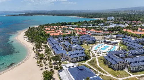 Charming 1 k-bedroom+1 sofa bed, 2 f-bath/kitchen/beachfront/pool/w Wi-fi condo