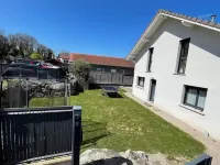 Family villa between lake and mountains