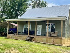 LAKE LIFE !!!Charming 3-bedroom cottage with dock and boat ramp on Weiss Lake