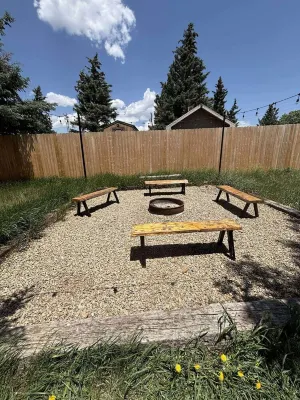 Room 2:  Gold Pan Nest -15 Minutes to Red River/Angel Fire