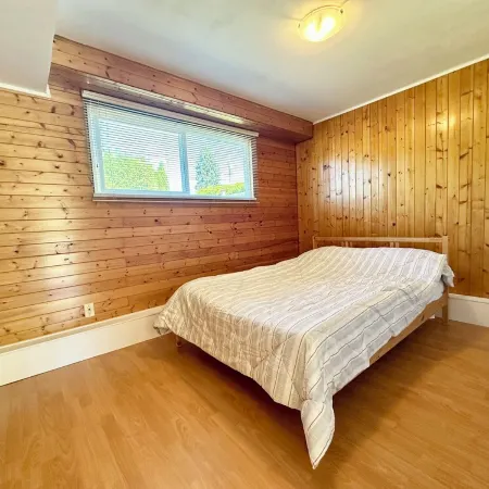 Large Room with Kitchen near YVR airport, Transit and Shopping Mall