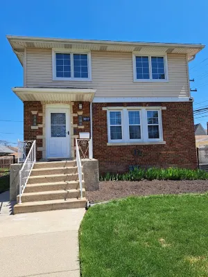 Charming 2-bed.apt in Franklin Park, AC, WiFi, O'Hare, free parking, W/D in unit Amish Farmers附近的飯店