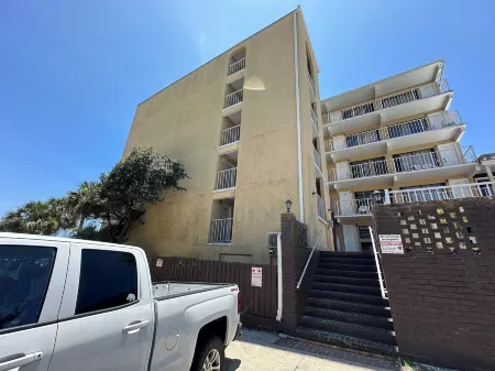 Capital O Sunset Waves Hotel Myrtle Beach Oceanfront Отели рядом с Аэропорт Миртл Бич АФБ
