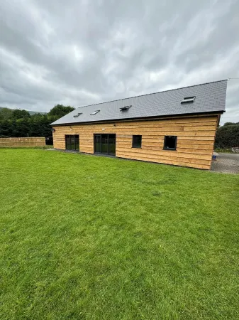 Cosy modern apartment with private hot tub, family friendly, hiking trails. Отели в г. Лонгтаун