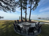 Relaxing Cottage Getaway on the Lake with full water access. Sleeps 12.