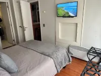 A few steps from the metro and Costanera shopping