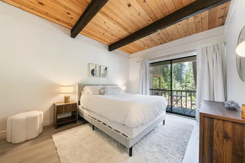 Cozy lofted condo in Kings Beach close to everything!