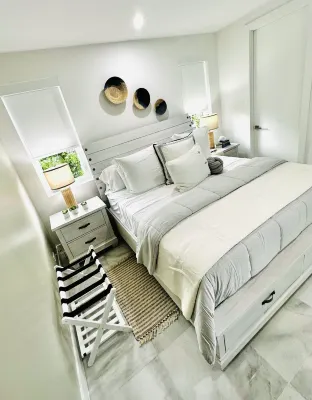 Port Antigua NEW Luxury one bedroom/2 bath apt with pool/spa/steam in Islamorada