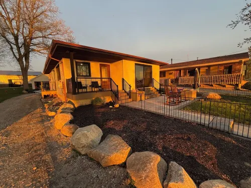 Stunning Lakefront Retreat on Peaceful Lake Pleasant - 3-Star