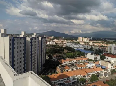 Furnished apartment 5 min from the airport Hotels in 