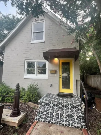 Charming 2-bedroom cottage on the Square in Georgetown Отели рядом с достопримечательностью «Georgetown Palace Theatre»