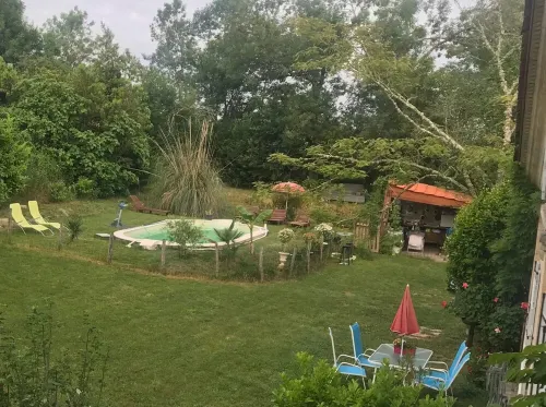Près ST EMILION Gîte 4 à 7 personnes 2 à 4 ch CLIM WIFI PISCINE JARDIN TERRASSE Hotel a Lagorce