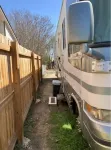 RV w/master bedroom, full bath & kitchen. 키르비 호텔