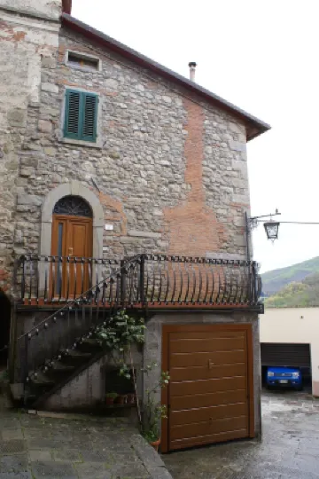 Poli Bolzoni House in Historic Center