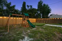 5BR~Huge Backyard~Minigolf~Heated Pool~Outdoor Projector~Gameroom~FIOS WiFi