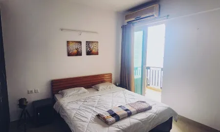 Charming 2-bedroom apartment with Pool View