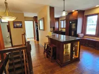 4- bed 3-bath w/private HOT TUB