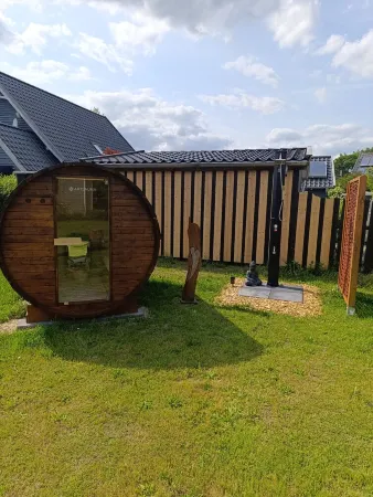 Tiny house with sauna barrel in Wendland Отели в г. Люхов-Данненберг