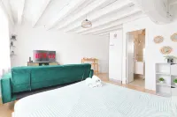 Évasion Urbaine : Studio Cosy à Deux Pas de la Nature Hotels in Etampes