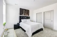 Luxury Downtown Crown Apartment minutes from DC