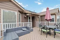 Charming Castle Rock 3BR 3BTH Ranch Style House Ideal for Longer Stays.