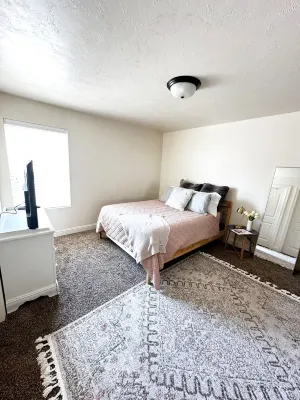 Spacious 3-Bedroom Ammon Condo with WiFi, AC, Full Kitchen & Modern Comforts