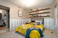 Ivy's Charming 2 Bedroom 2 Bath with Jetted Tub