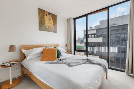 Luxury Living in Heart of South Yarra near Jam Factory, Prahran Market Chapel St