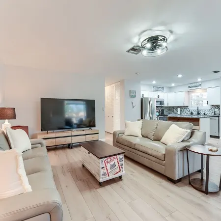 720 ft to beach, 2 BR 2 BA, Pool, Beach Gear, Deck, BBQ, W/D, sleeps 6.