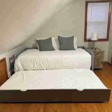 Green Bay Getaway – Near Lambeau, Family Friendly, Midterm Stay Too, All Welcome Rooms