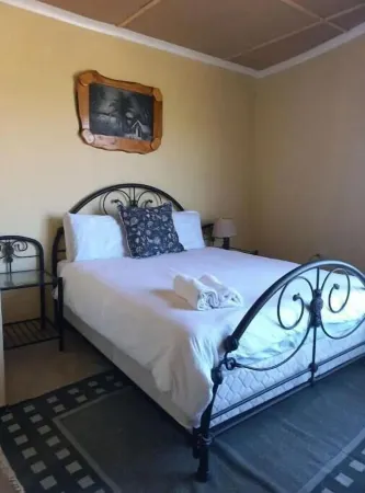 Rustic Retreat In A Peaceful Village. Overlooking The River And Ocean. Отели в г. О.Р. Тамбо