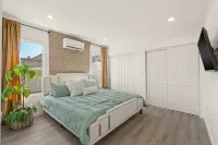 Palm Royale Club! 2 Bed, 2Bath with Master bedroom in the nicest city of Downey!