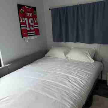 Beautiful duplex in the heart of bucktown. Rooms