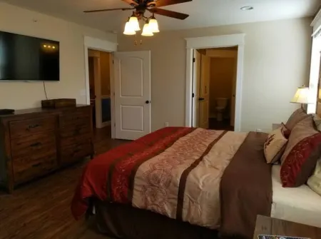 Lakefront Lodge on Table Rock Short Commute to Branson & Shows 6bedrooms/4+baths