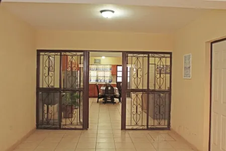 Beautiful  house 4 bedrooms in great location