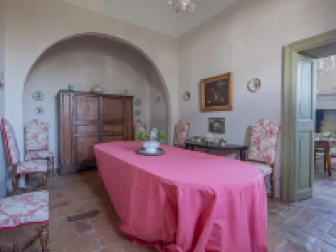 Historic villa with swimming pool surrounded by nature Hotéis em Amelia