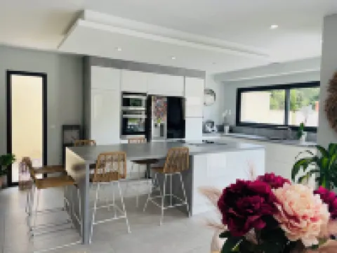 Villa l'orchidée in the heart of the Chateaurenard hillside