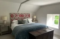 Tregrylls Barton a Stunning & Stylish Cornish Barn Retreat Hotels in Camelford