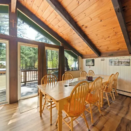 Cozy chalet with WiFi in charming No. Conway