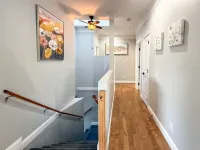 Charming 4-bedroom house in Langford next to Thetis lake Hotels in Langford