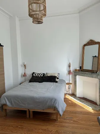 Beautiful Bordeaux shop with swimming pool