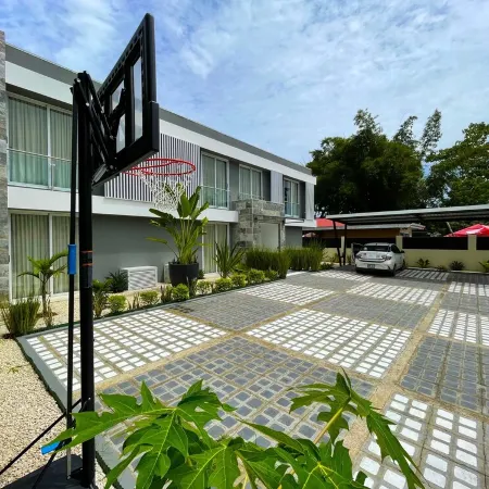 Luxury Villa 8 Bedrooms Private Compound with Pool