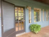 Beautiful Lakehouse Hotels in Putnam Valley