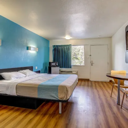 Motel 6 Waco, TX - Lacy Lakeview