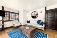 Charming 4-bedroom cottage Steps From East Beach