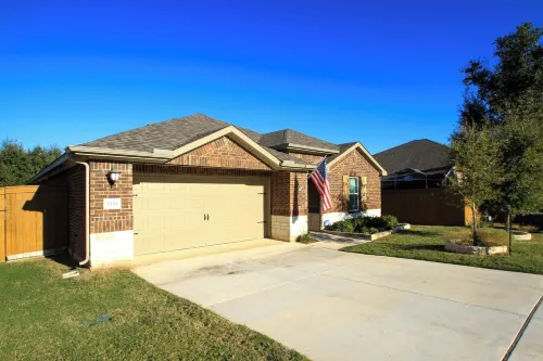 Spacious 3-bedroom house with AC, fitness room, WiFi in Leander/North Austin